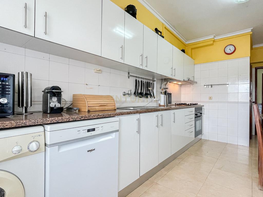 Apartamento T3 - Casal do Chapim - Odivelas - Garagem - Arrecadação - Image 9